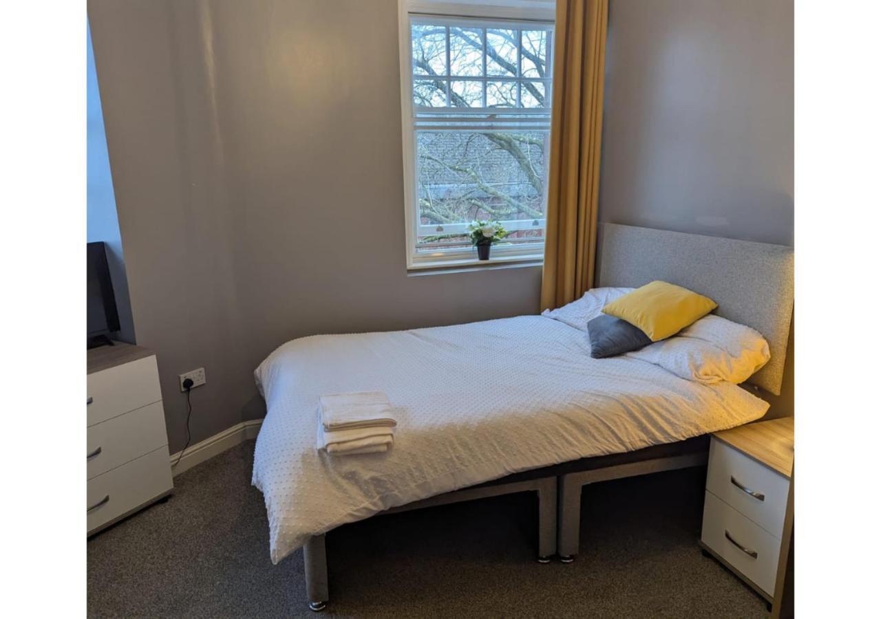 Rothschild Rooms Newcastle-under-Lyme Buitenkant foto